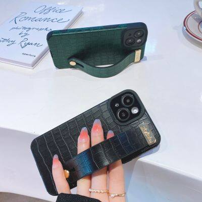 Wristband Crocodile Skin Full Body Case For Apple 13/7/8p Leather For Iphone 14 Eco Friendly Mobile Phone Case 11pro Max photo-5