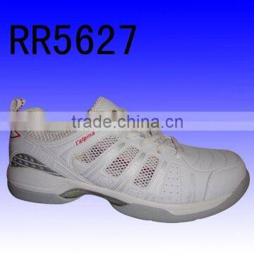 men's tennis shoe