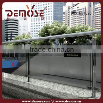 laminated glass fence for subway entrance