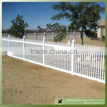 Picket top vinyl fence