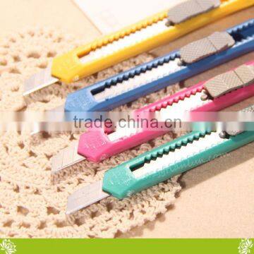Free Sample Plastic Box Cutter Safety Knife Office,Portable Mental Art Knife Factory,Utility Cutter Safety Knife Tool for Office photo-2
