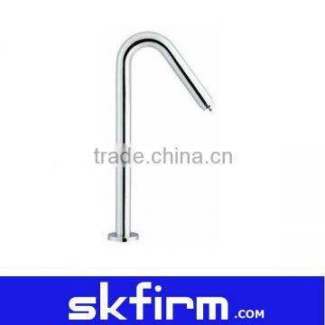 Female thread housing faucet water saver