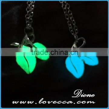 Wholesale leaf pendants necklace glow in the dark necklace with Luminous stone