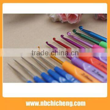 High Quality Plastic Handle Aluminum Crochet Hook photo-5