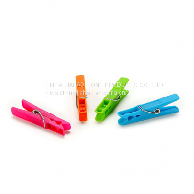 plastic clothes pegs