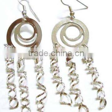 Fashion earring with bend strip pendant