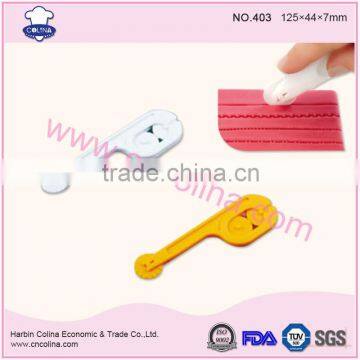 Plastic fondant cake decorating lace trimming tool