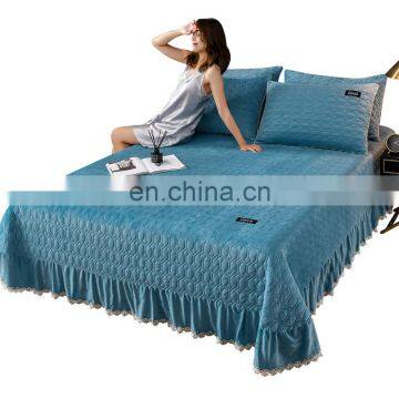 Wholesale Comforter Folded Soft Velvet Lightweight Coverlet For All Season Embroidery Quilt photo-3