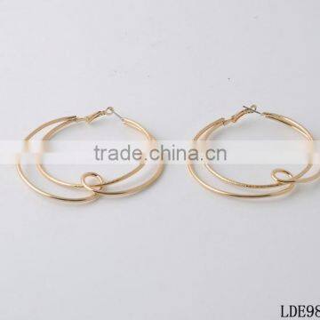 Knot gold hoop earrings