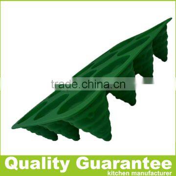 New Design 12 Cups Silicone Christmas Tree Cake Pan photo-3