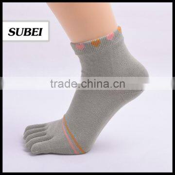 Lovely Jacquard Toe Sock Woman Yoga Pilates Sock photo-4