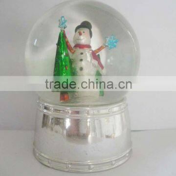 The must popular musical christmas snow globe