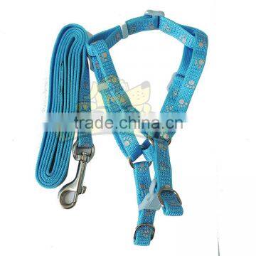 Snag proof A harness + leash with paw printing