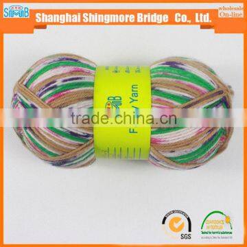 China Knitting Yarn Gold Supplier Hot Wholesale 2016 New Fashion DIY Wool Sock Yarn for Knitting photo-2