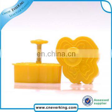 2015 factory directly sell bee shaped Plastic cookie cutters