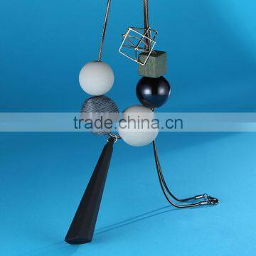 Fashion Horseshoe Strip Pendant Long Necklace Square Hoop Large Bead on Chain Necklace Autumn Winter Long Sweater Necklace