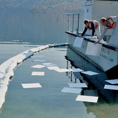 China Supplier 100% Polypropylene Oil Absorbent Pad for Oil Spill Control