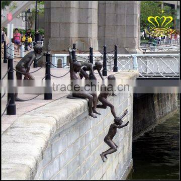 Playful children play Binhai square sculpture city landscape decoration