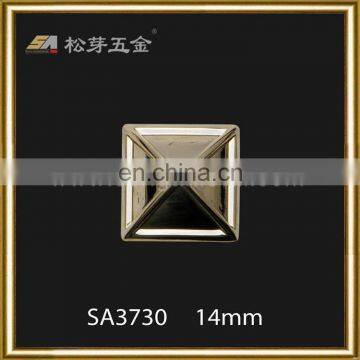 Best quality hot sell fancy brass 4 prongs pyramid studs