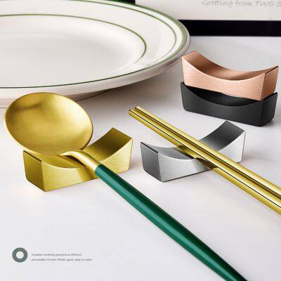 Wholesale Hotel Restaurant Wedding Creative Stainless Steel Chopsticks Holder Metal Spoon Fork Rack Pillow Chopsticks Rack