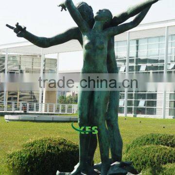 Bronze couple love nude outdoor statue