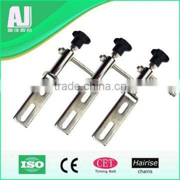 Adjustable conveyor side bracket with solid structure