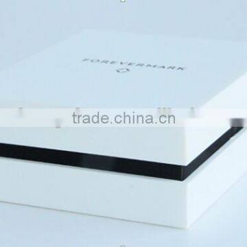 Custom small simple white box ,perfume box ,packaging box ,gift box