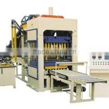Hollow block making machine