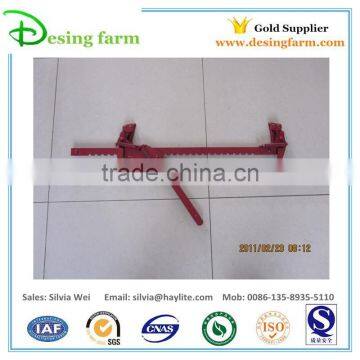 Fence wire stretcher for barbed wire