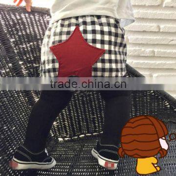 Black and White Grid Bloomer a Big Star on the Back Baby Underwear photo-2