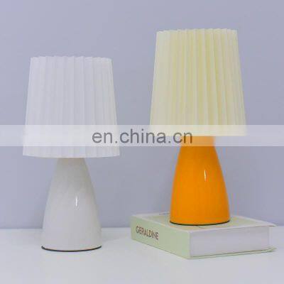 Wholesale Office Bedroom Bedside Desk Lamp Hotel Coffee Nordic Style Portable White Ceramic LED Table Light photo-2