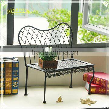 Metal chair shape plant stand