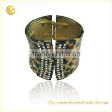 Zamak jeweled bangle