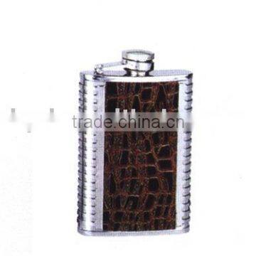 Duplex steel hip flask with leather