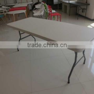 Easy-handling Foldable Table