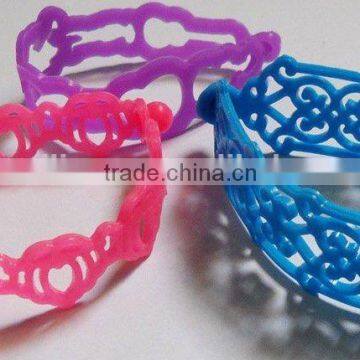 Wholesale thin hollow silicone bracelet stylish silicone bracelet