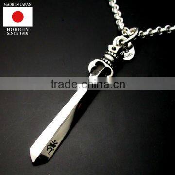 High quality and fashionable engraved silver and gold charm pendant for sale