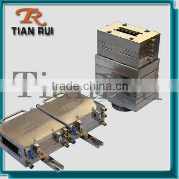 High-grade wood-plastic floor extrusion die