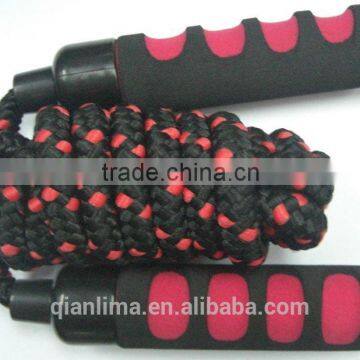 Foam handle jump rope with bearing