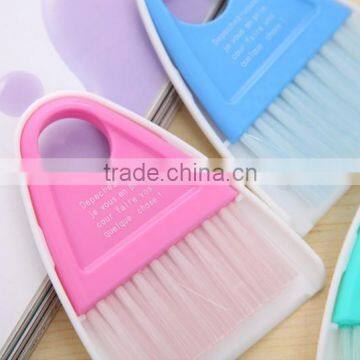 Desktop mini keyboard cleaning brush