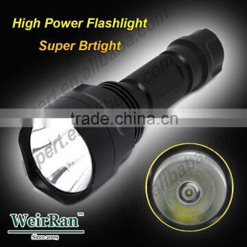 (130076) Zoomable Water Resistant Aluminum 700 Lumen Flashlight