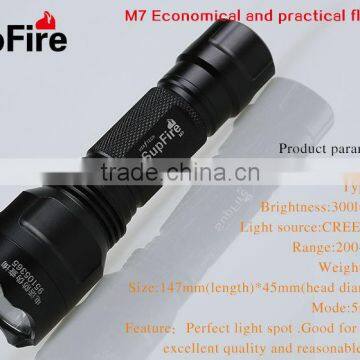 use dry battery or rechargeable battery powerful flashlights for hunting