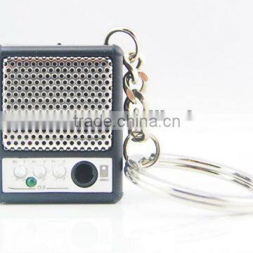 mini retro MP3 speaker with keyring