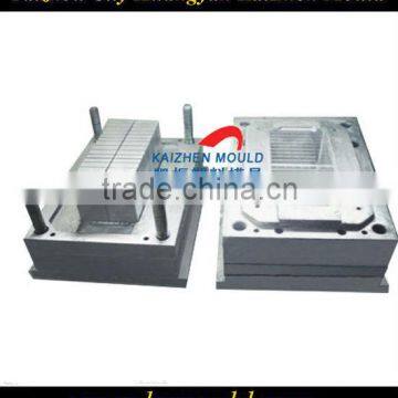 2015 High Precise Hot Runner Plastic Battery Container Mould in Huangyan