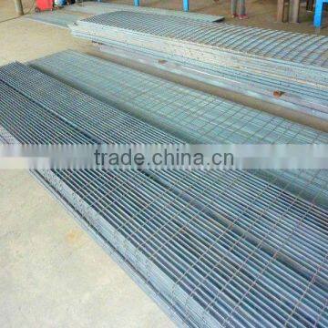 Hot dip galvanized serrated flat bar steel grating with twisted square rod for stairs and treads