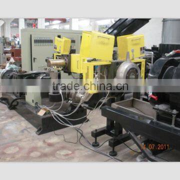 Plastic granule extruder