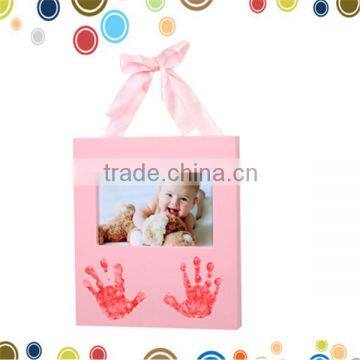 Safe inkless wipe for baby handprint