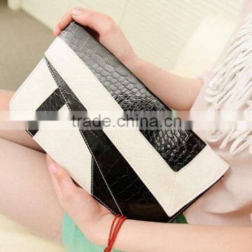 New Hot Serpentine Women Messenger Bags Hit Color Party Bags Tote Designer Handbags Brands Vintage Cover Women Handbag