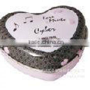 Heart-shaped candy box get married joyful candy box