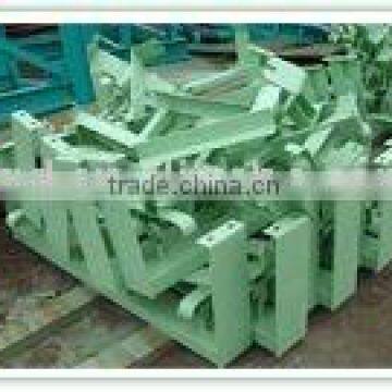 Conveyor roller frame